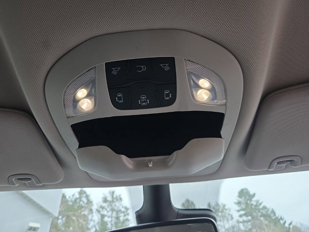 Used 2023 Chrysler Pacifica Touring-L FWD image 43