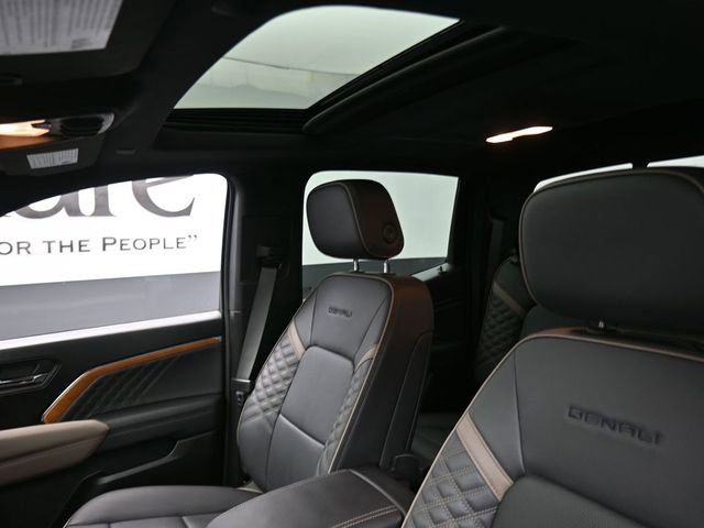 Used 2024 GMC Canyon Denali image 17