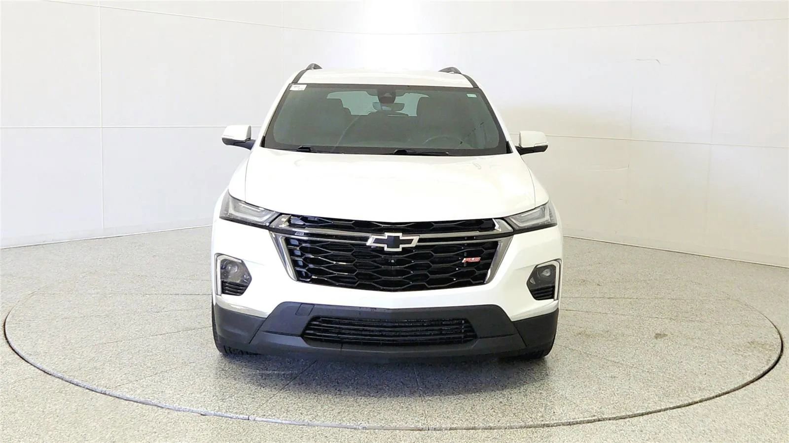 Used 2023 Chevrolet Traverse RS FWD image 2