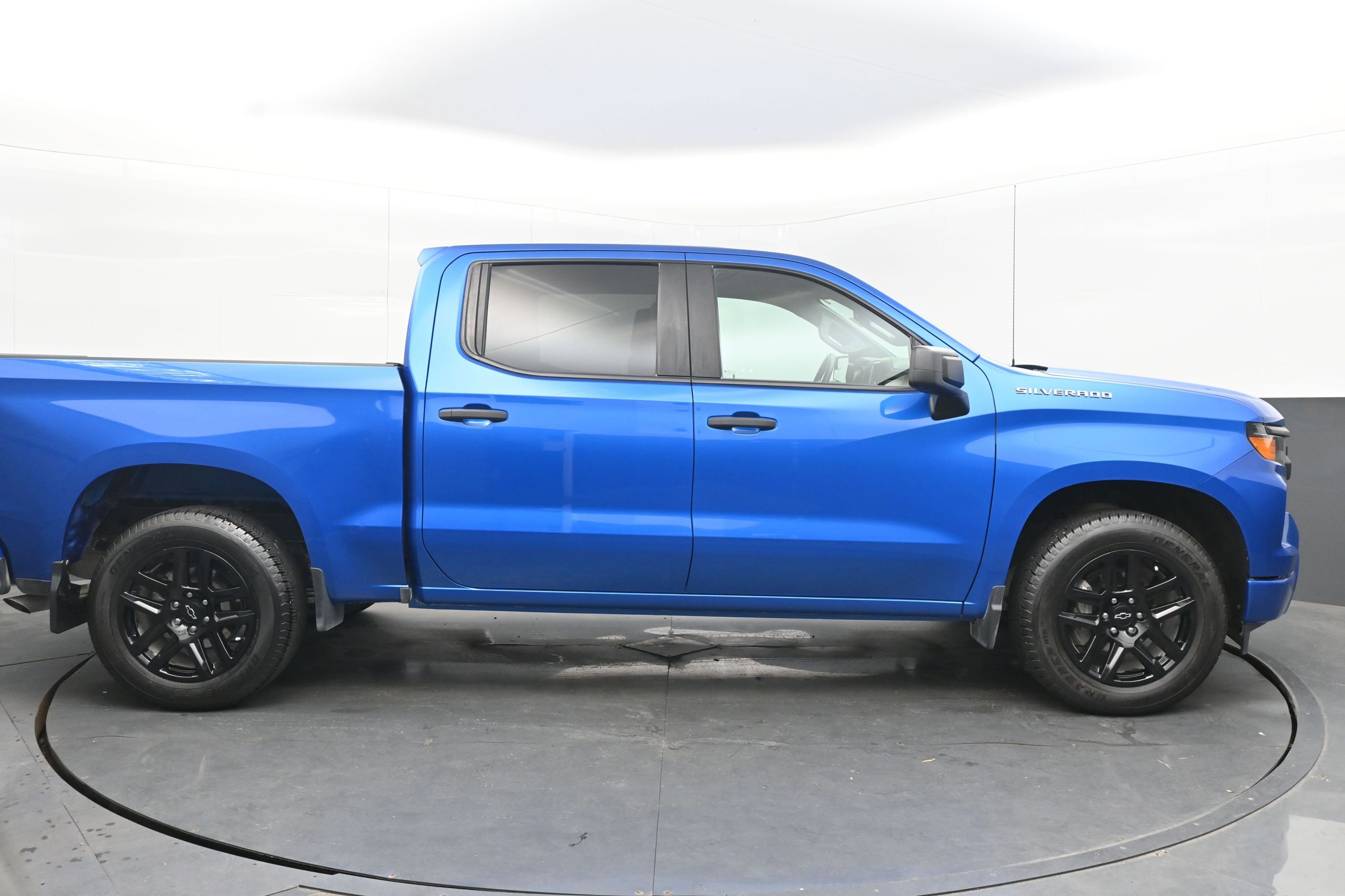 Used 2023 Chevrolet Silverado 1500 Custom image 10