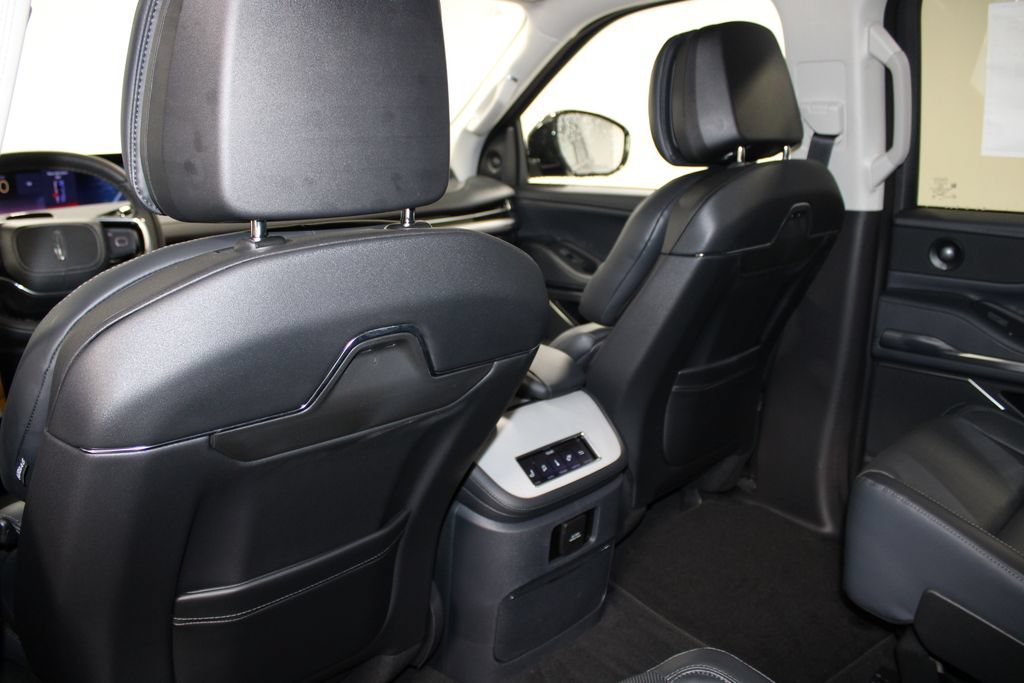 New 2026 Lincoln Navigator L Premier AWD/4WD image 28