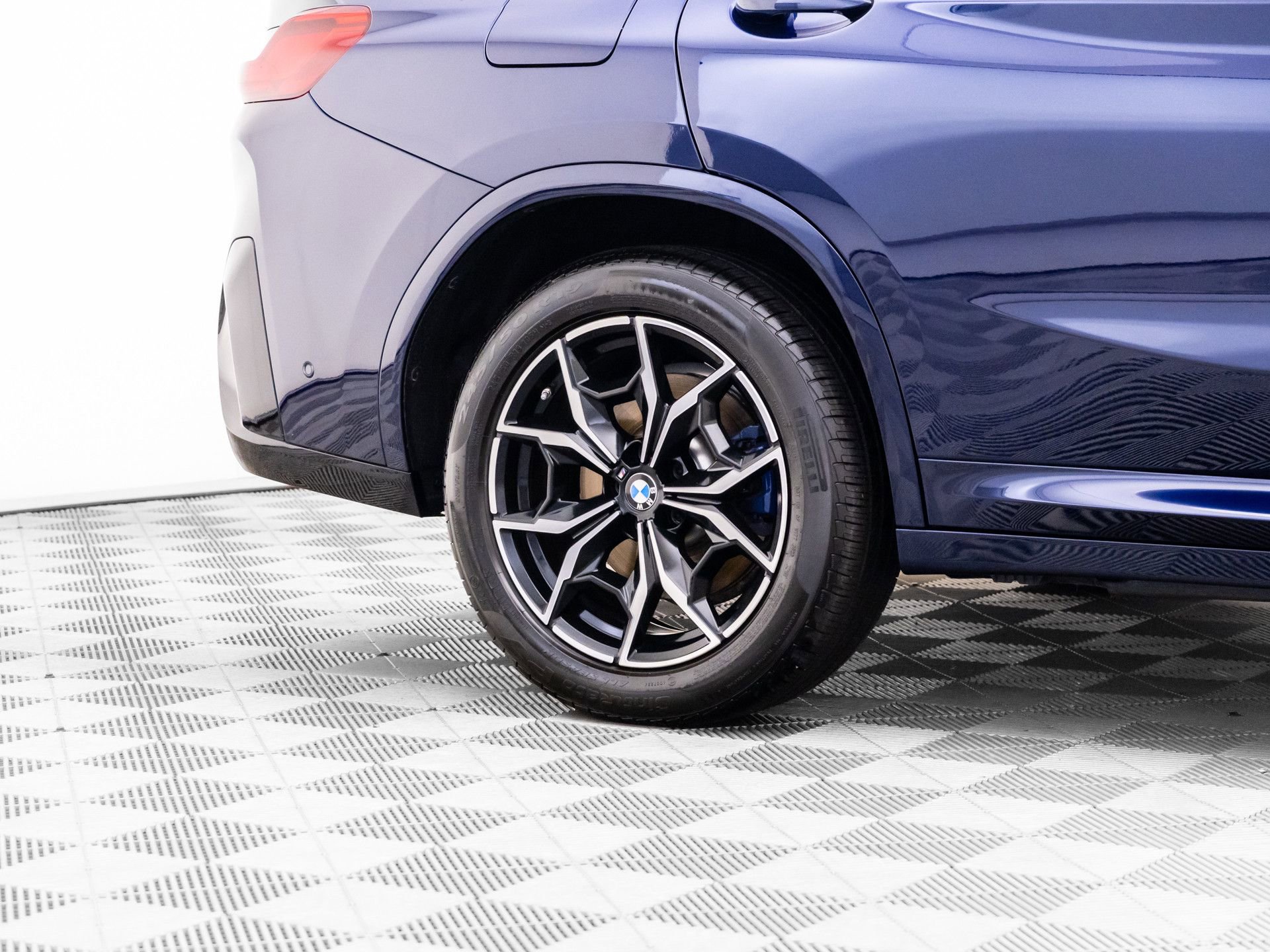 Used 2024 BMW X4 xDrive30i w/ Premium Package AWD/4WD image 39