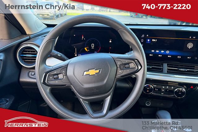 Used 2025 Chevrolet Trax LT FWD image 13