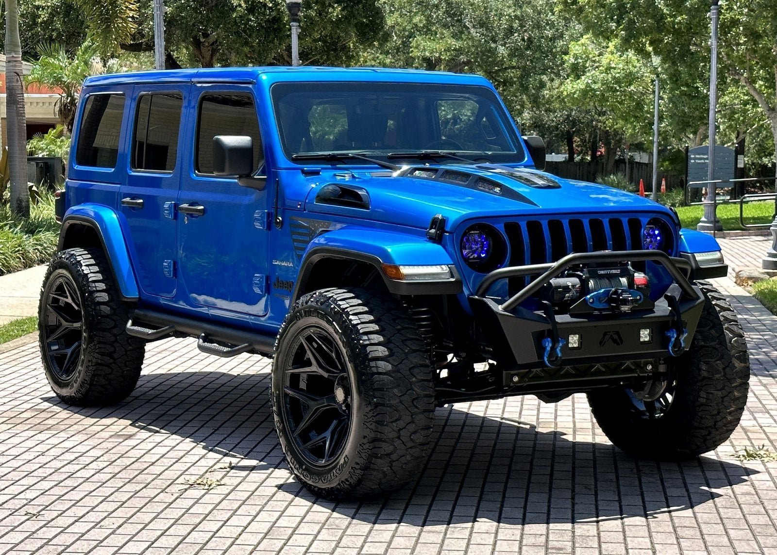 Used 2022 Jeep Wrangler Unlimited Sahara w/ LED Lighting Group AWD/4WD image 63