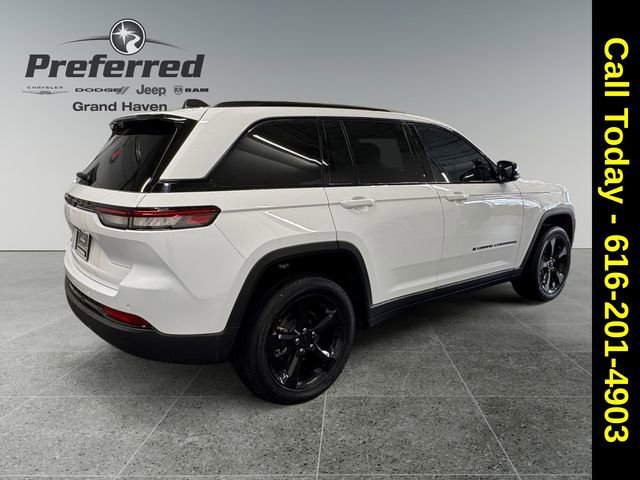 Used 2025 Jeep Grand Cherokee Altitude image 17