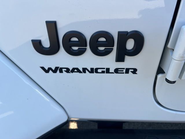 Used 2025 Jeep Wrangler Unlimited Sahara AWD/4WD image 7