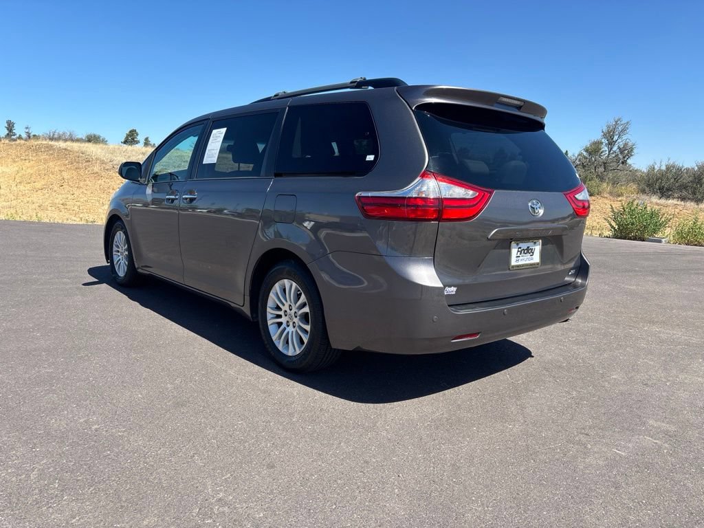 Used 2015 Toyota Sienna XLE w/ XLE Navigation Package FWD image 8