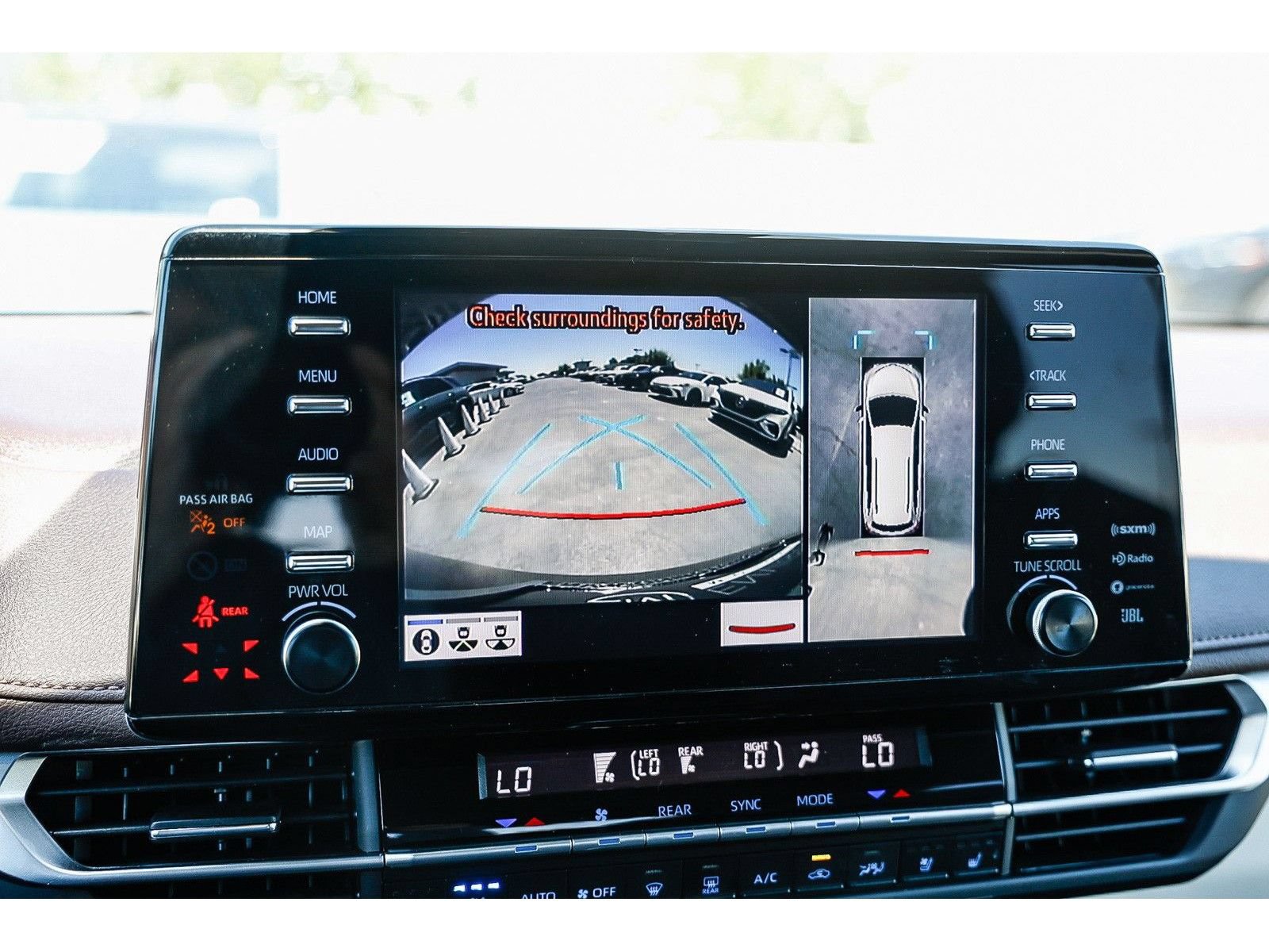 Used 2024 Toyota Sienna Platinum FWD image 24