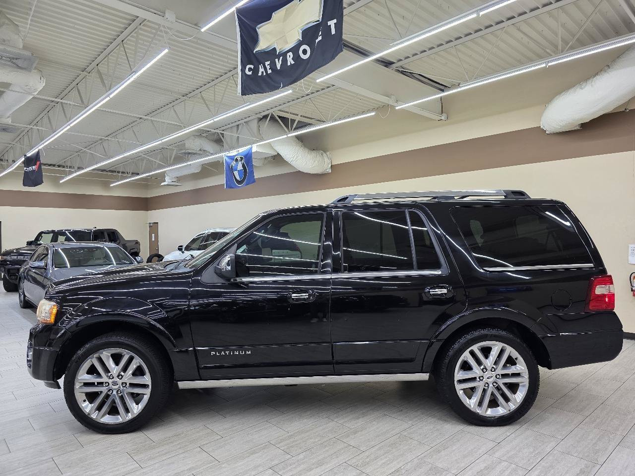 Used 2017 Ford Expedition Platinum RWD image 9