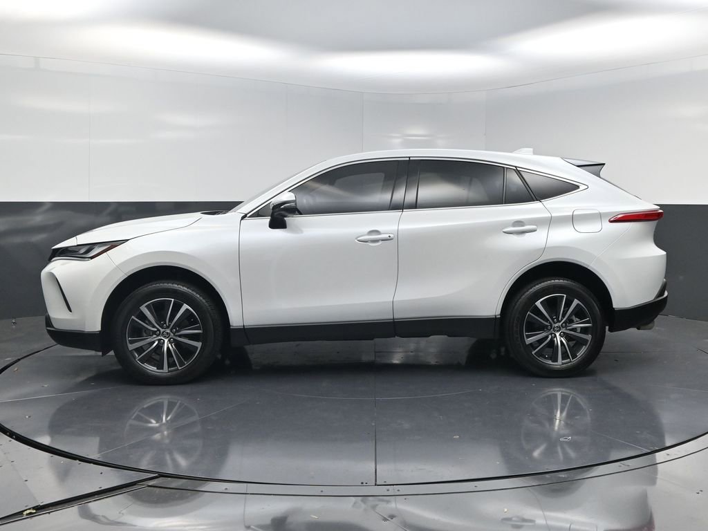 Used 2023 Toyota Venza LE image 3