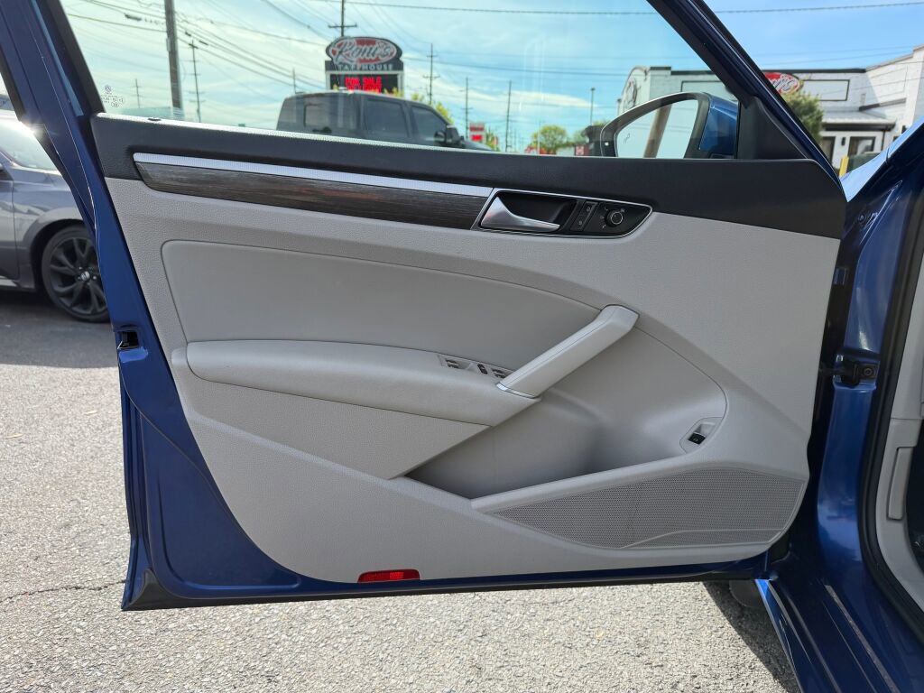 Used 2017 Volkswagen Passat 1.8T SE FWD image 10