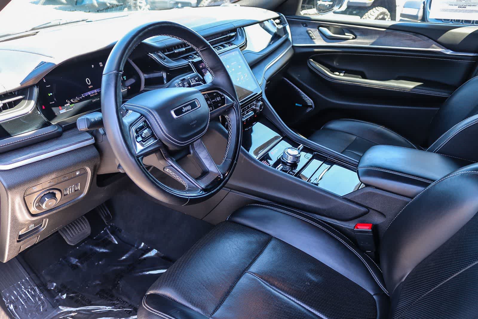 Used 2023 Jeep Grand Cherokee Overland w/ Advanced Protech Group III AWD/4WD image 19