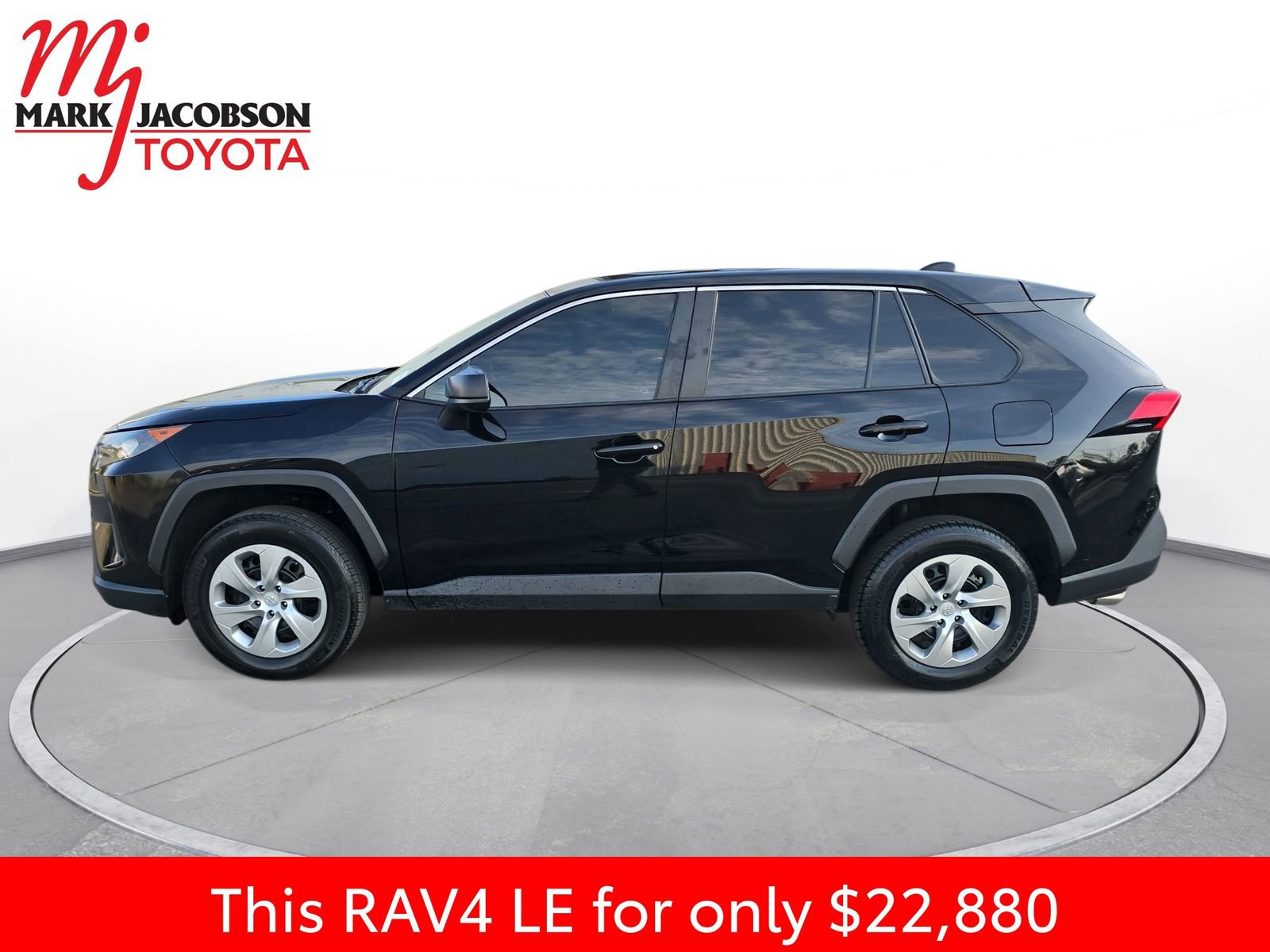 Used 2022 Toyota RAV4 LE image 13
