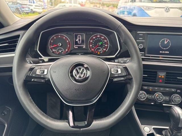 Used 2020 Volkswagen Jetta SE w/ SE Cold Weather Package FWD image 12