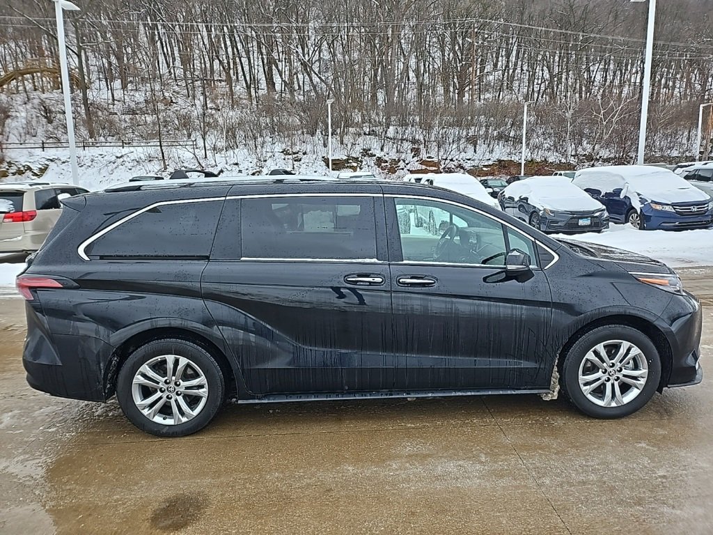Used 2024 Toyota Sienna Platinum image 15