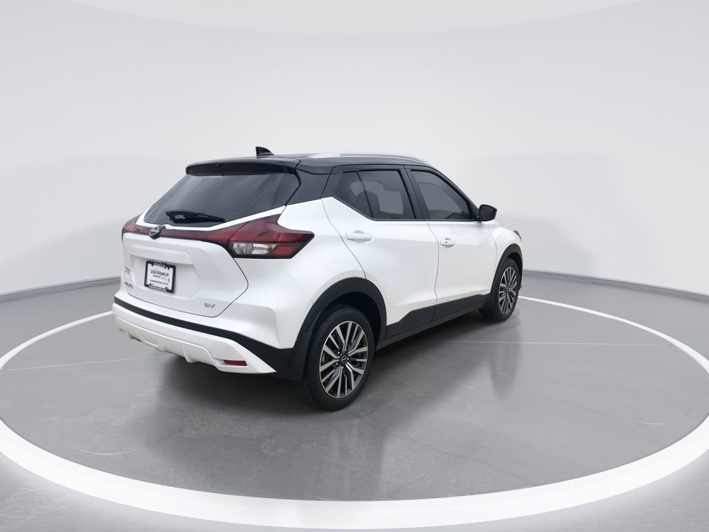 Used 2024 Nissan Kicks SV w/ Interior Electronics Package FWD image 8