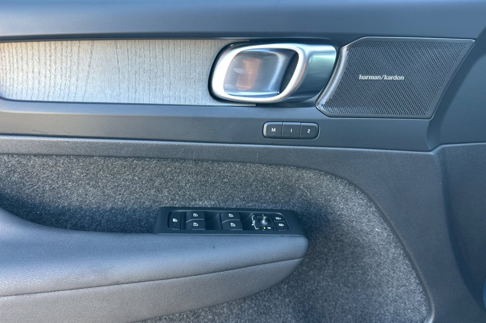 Certified 2023 Volvo XC40 B5 Plus w/ Driver Assist Package image 15