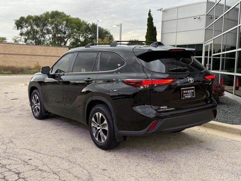 Used 2024 Toyota Highlander XLE image 5