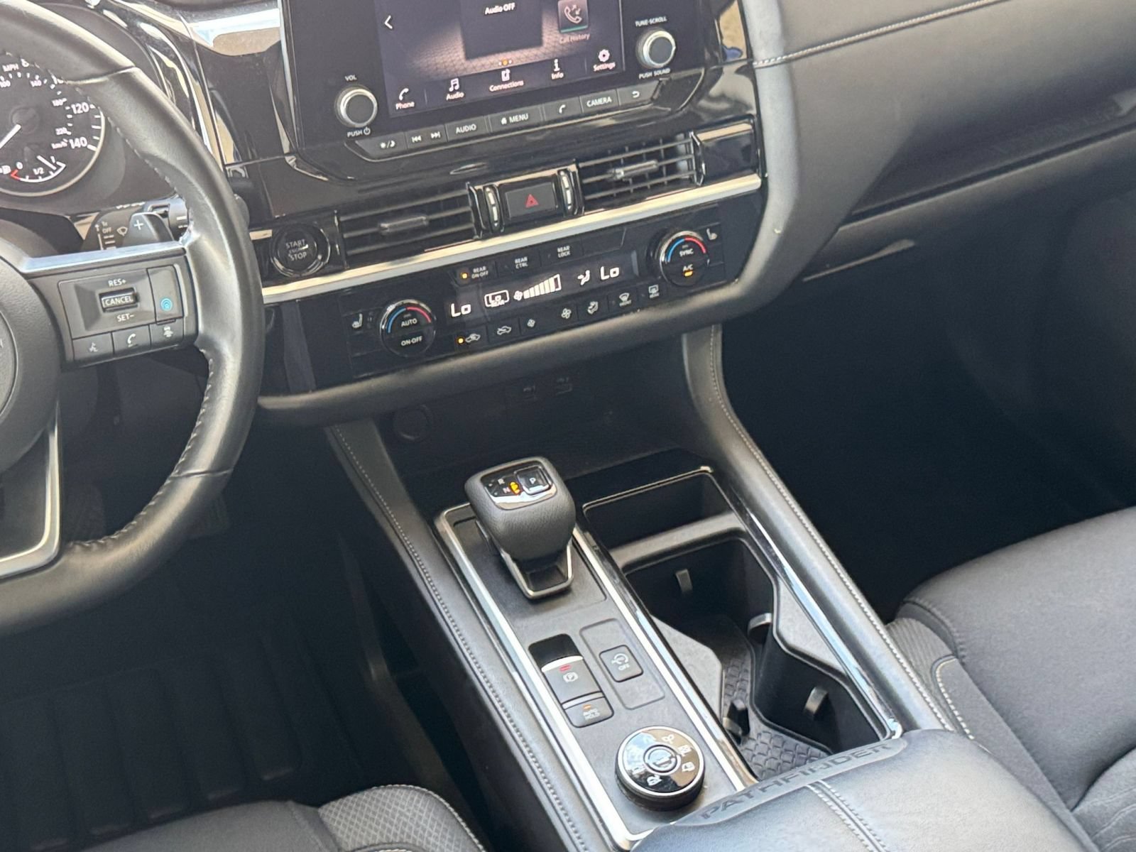 Used 2025 Nissan Pathfinder SV AWD/4WD image 43