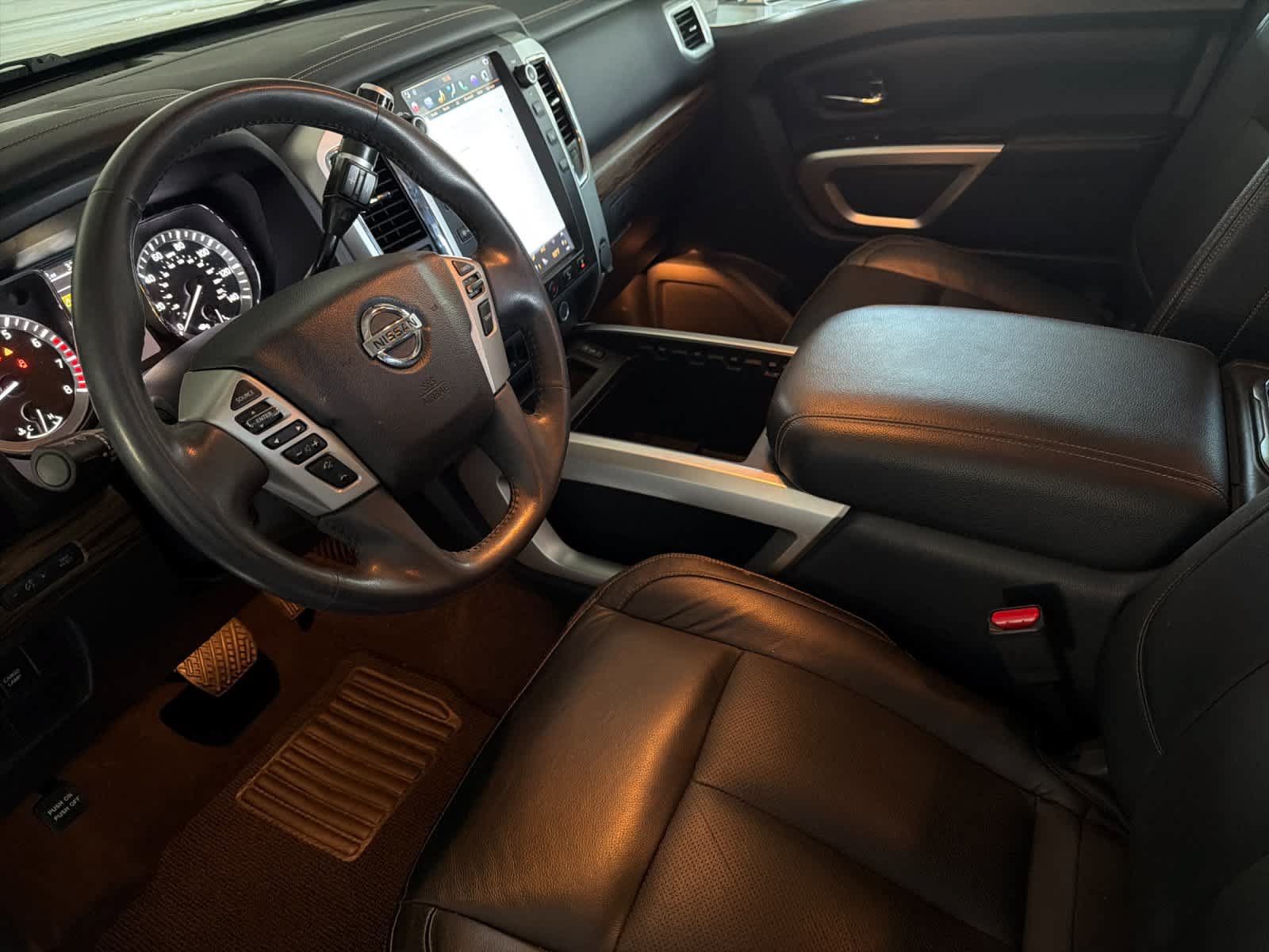 Used 2017 Nissan Titan SL RWD image 11