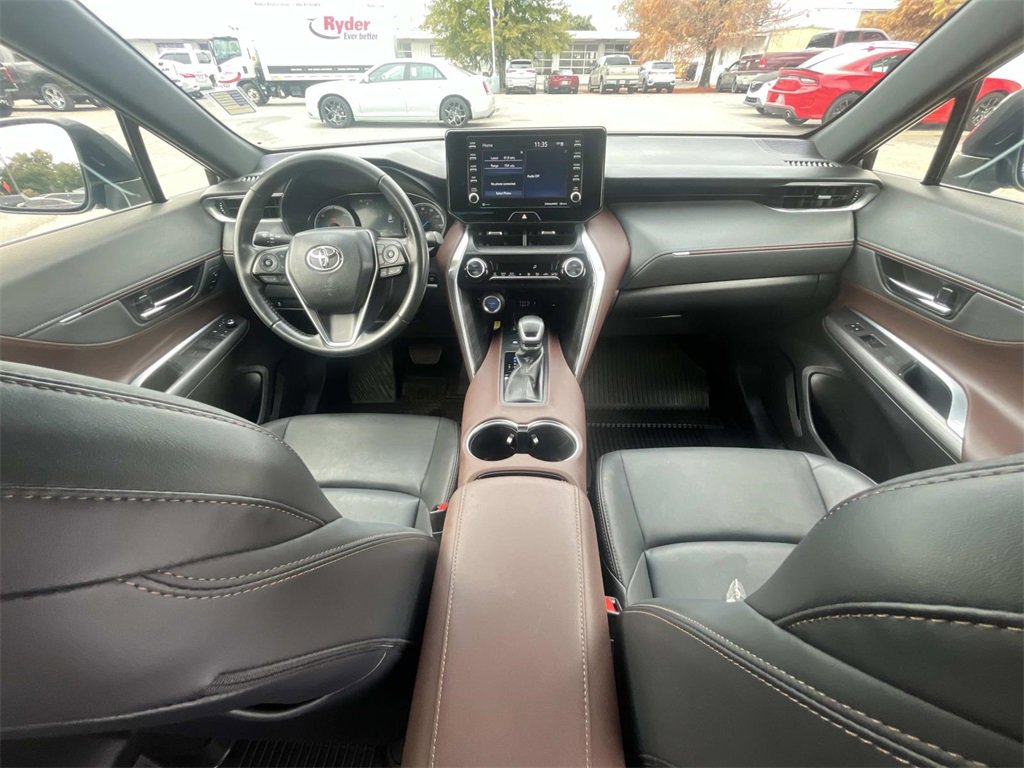 Used 2022 Toyota Venza XLE image 18