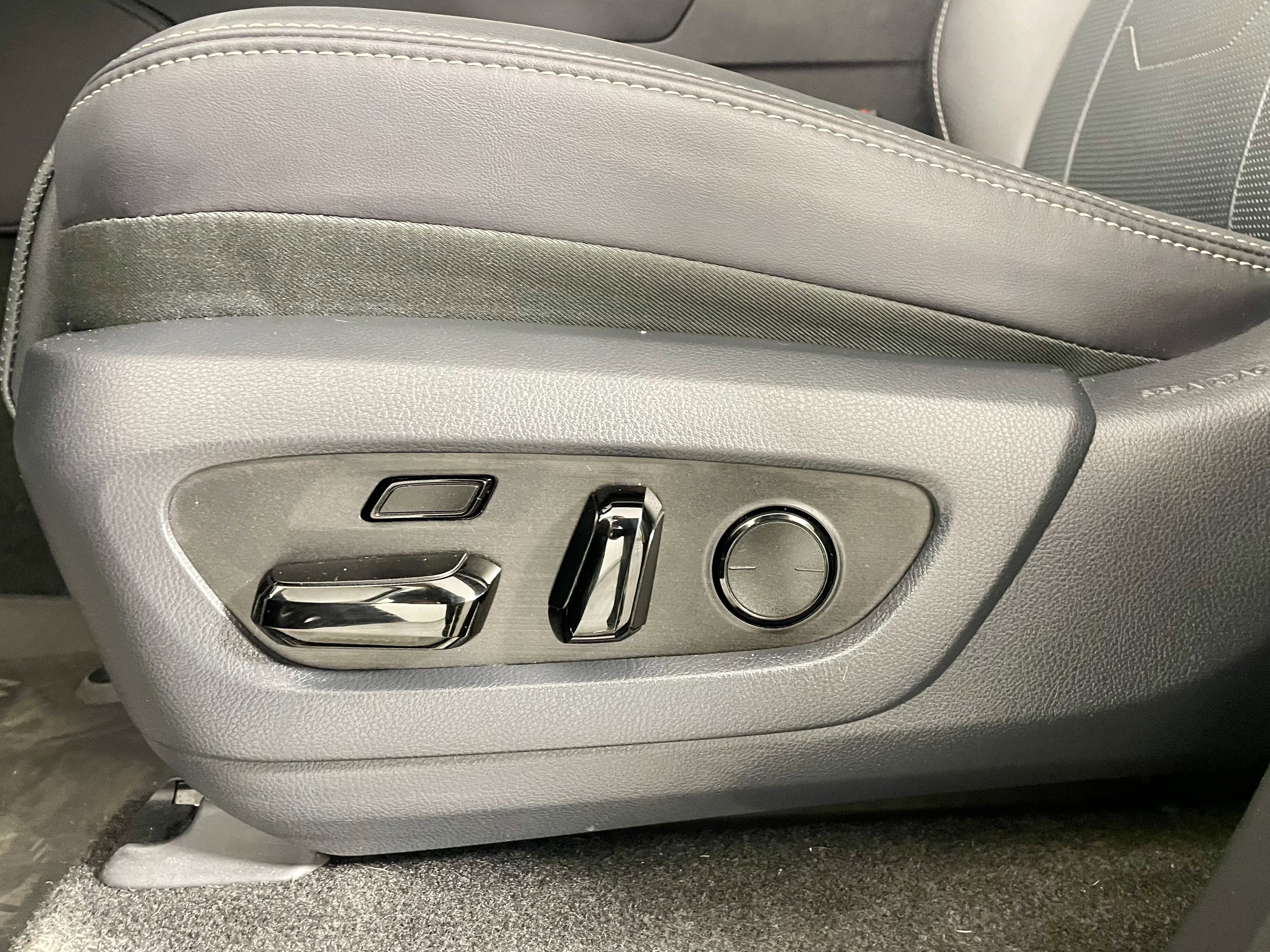 Used 2024 Lexus GX 550 w/ Accessory Package (Z1) image 15