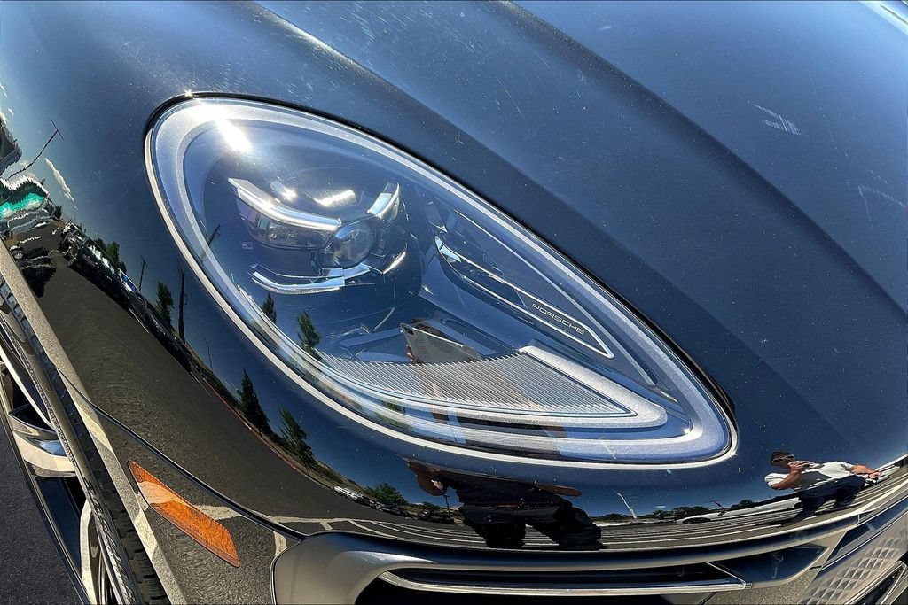 Used 2023 Porsche Macan AWD/4WD image 31