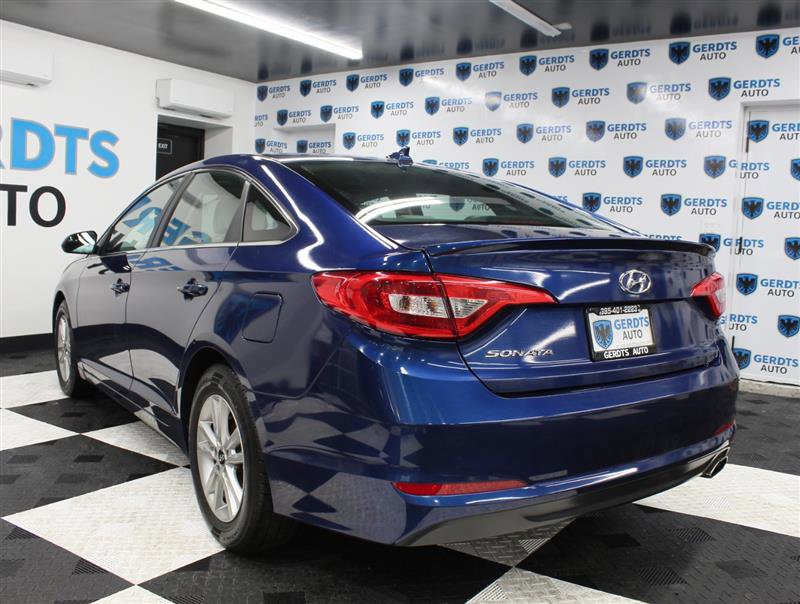Used 2016 Hyundai Sonata SE image 2