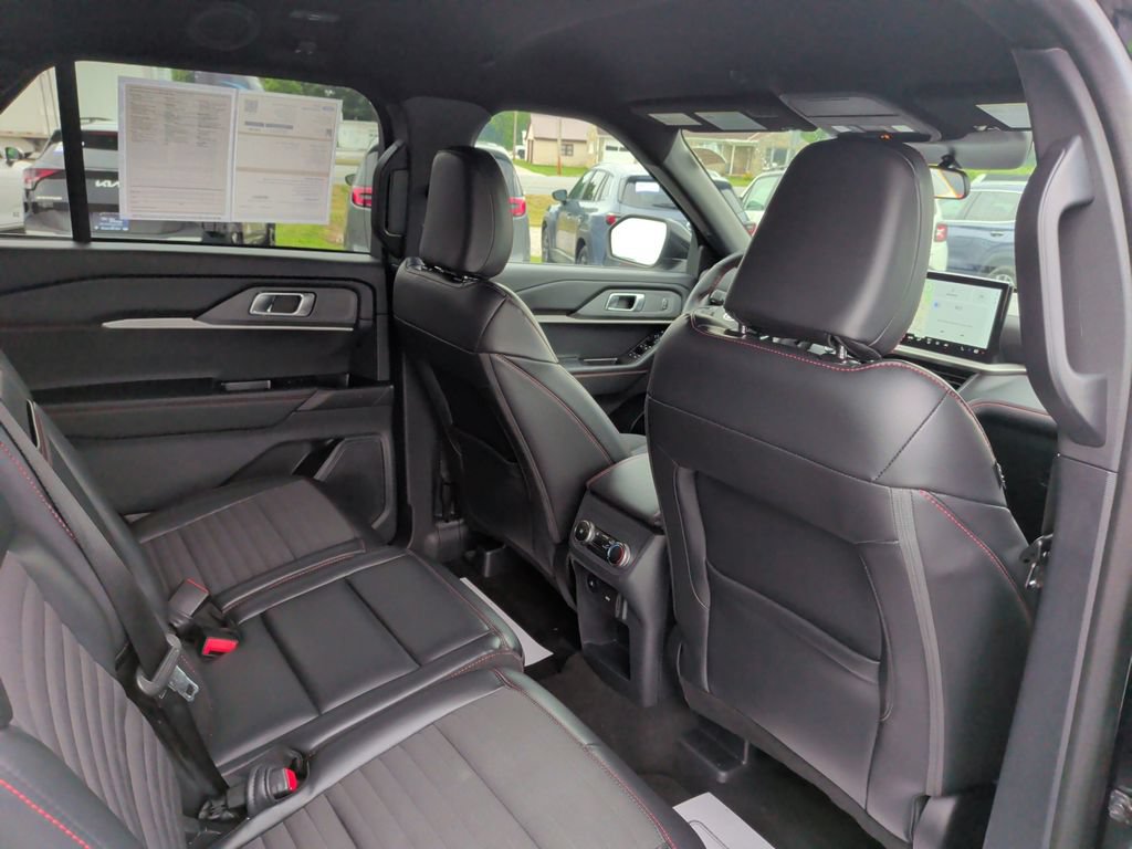 Certified 2025 Ford Explorer ST-Line w/ ST-Line Street Pack AWD/4WD image 17