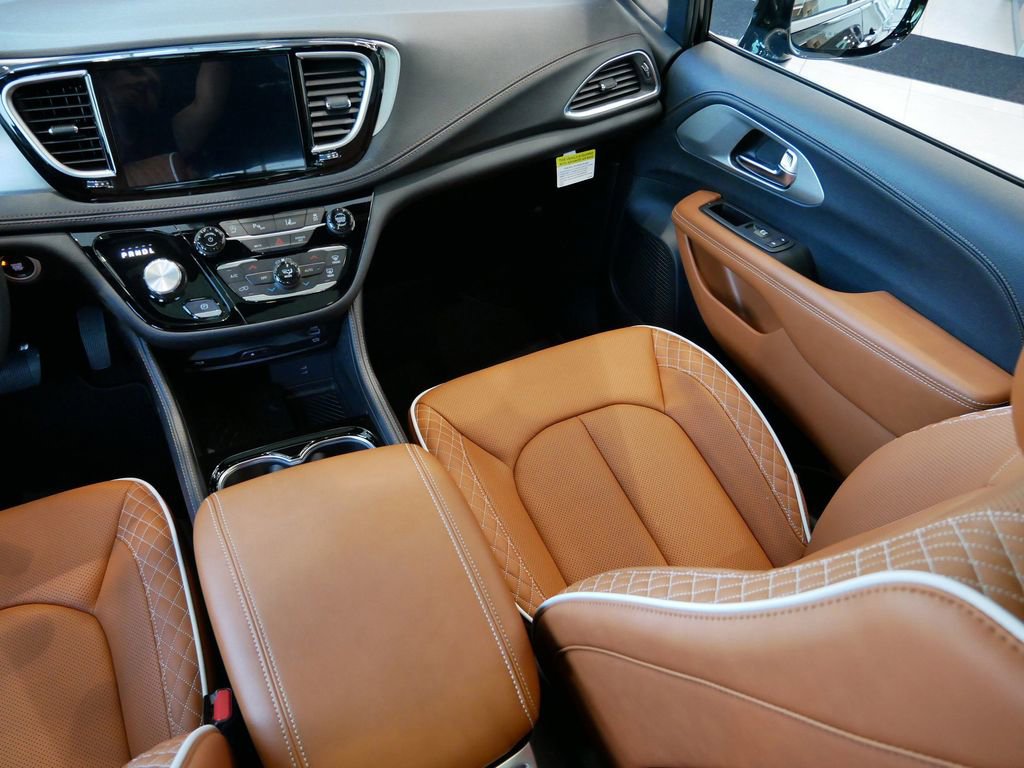 New 2026 Chrysler Pacifica Pinnacle image 29