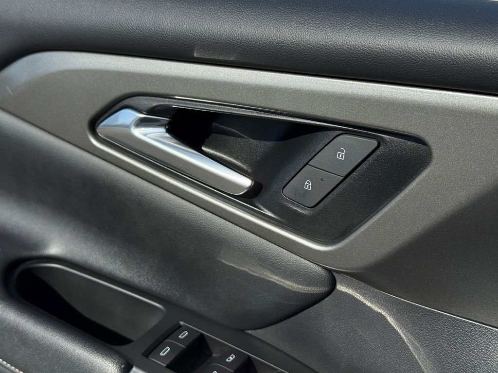 Used 2024 Chevrolet Traverse LT image 33