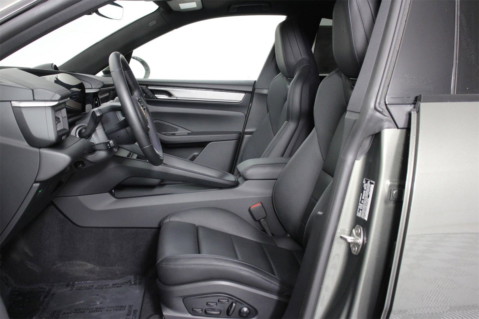 Used 2025 Porsche Macan Electric image 5