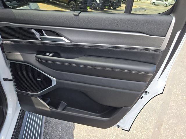 New 2026 Jeep Grand Wagoneer Limited AWD/4WD image 11