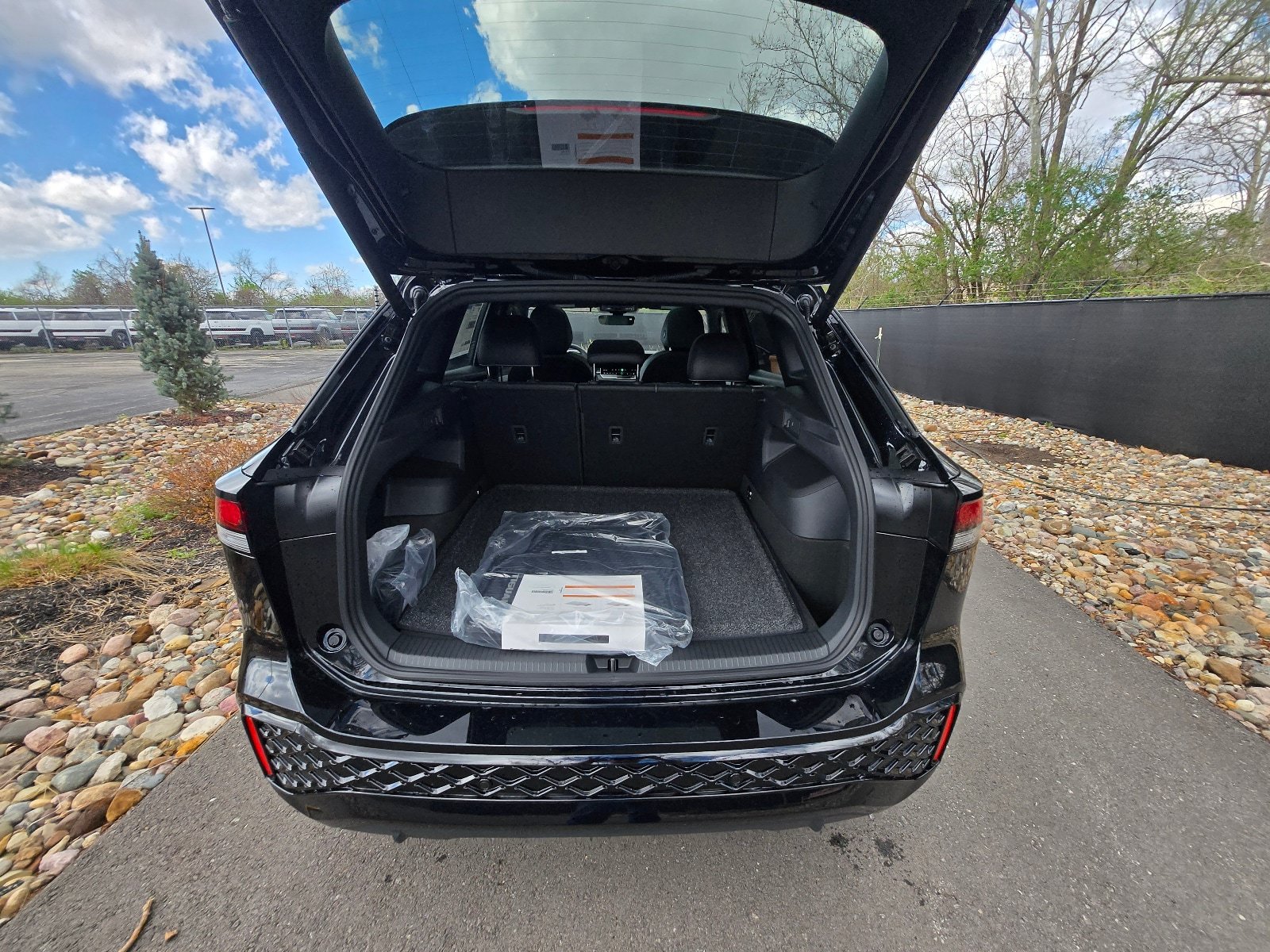 New 2026 Volkswagen Tiguan SE R-Line FWD image 12