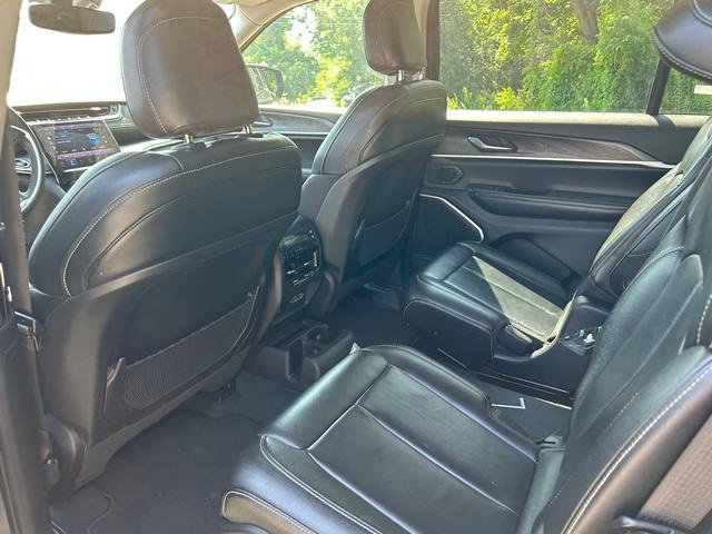 Used 2023 Jeep Grand Cherokee L Limited w/ Black Appearance Package image 14