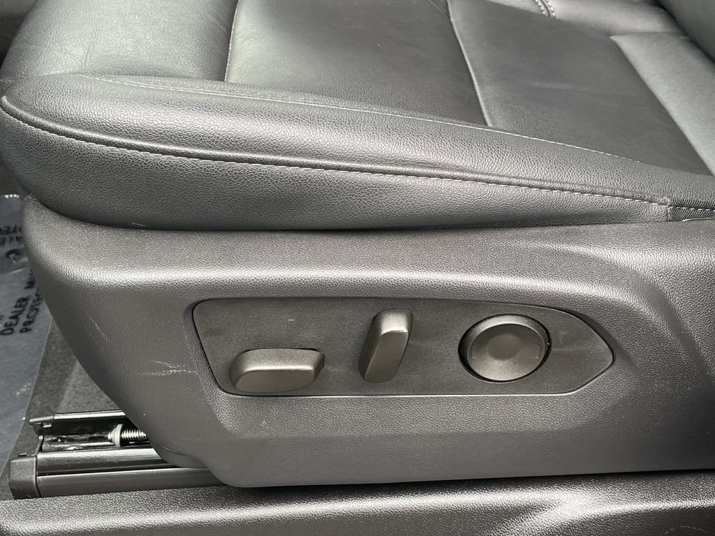 Used 2025 Chevrolet Tahoe LT AWD/4WD image 21