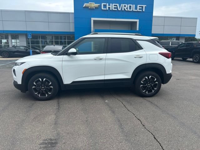 Used 2023 Chevrolet TrailBlazer LT w/ Convenience Package FWD image 2