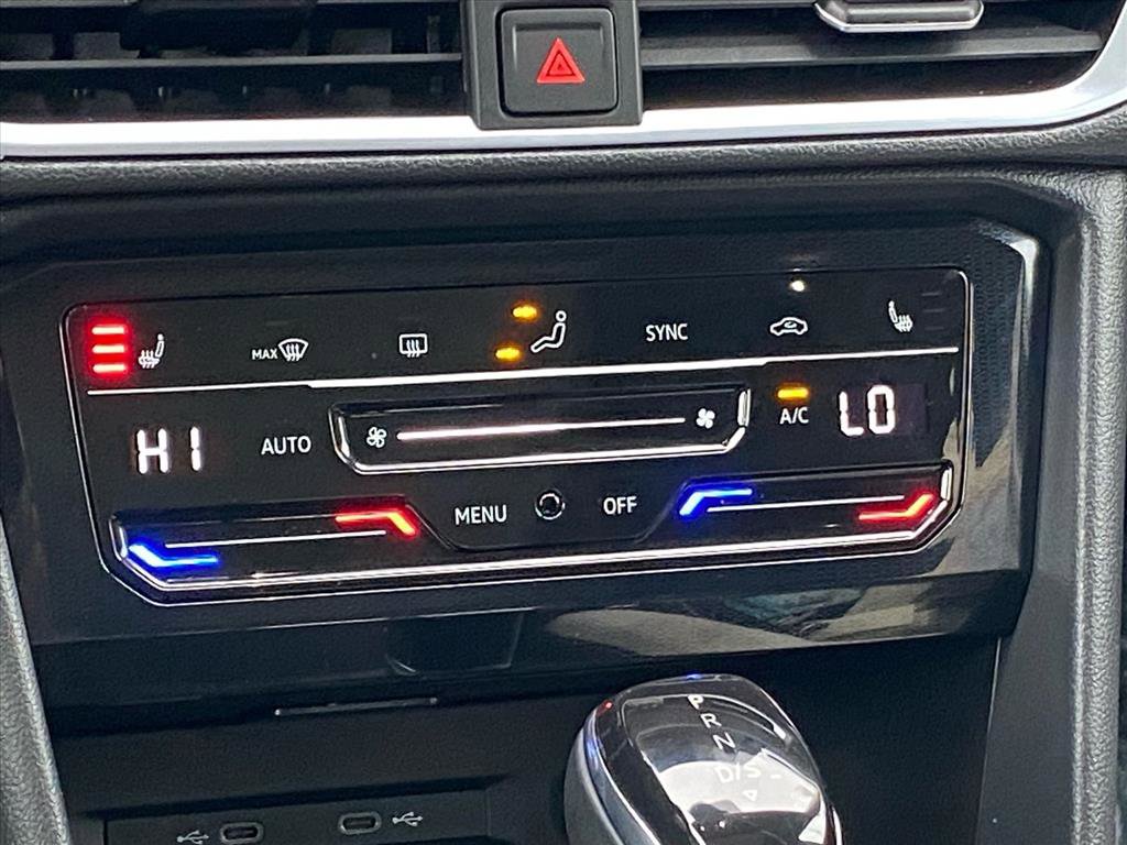 Used 2025 Volkswagen Taos SE image 11