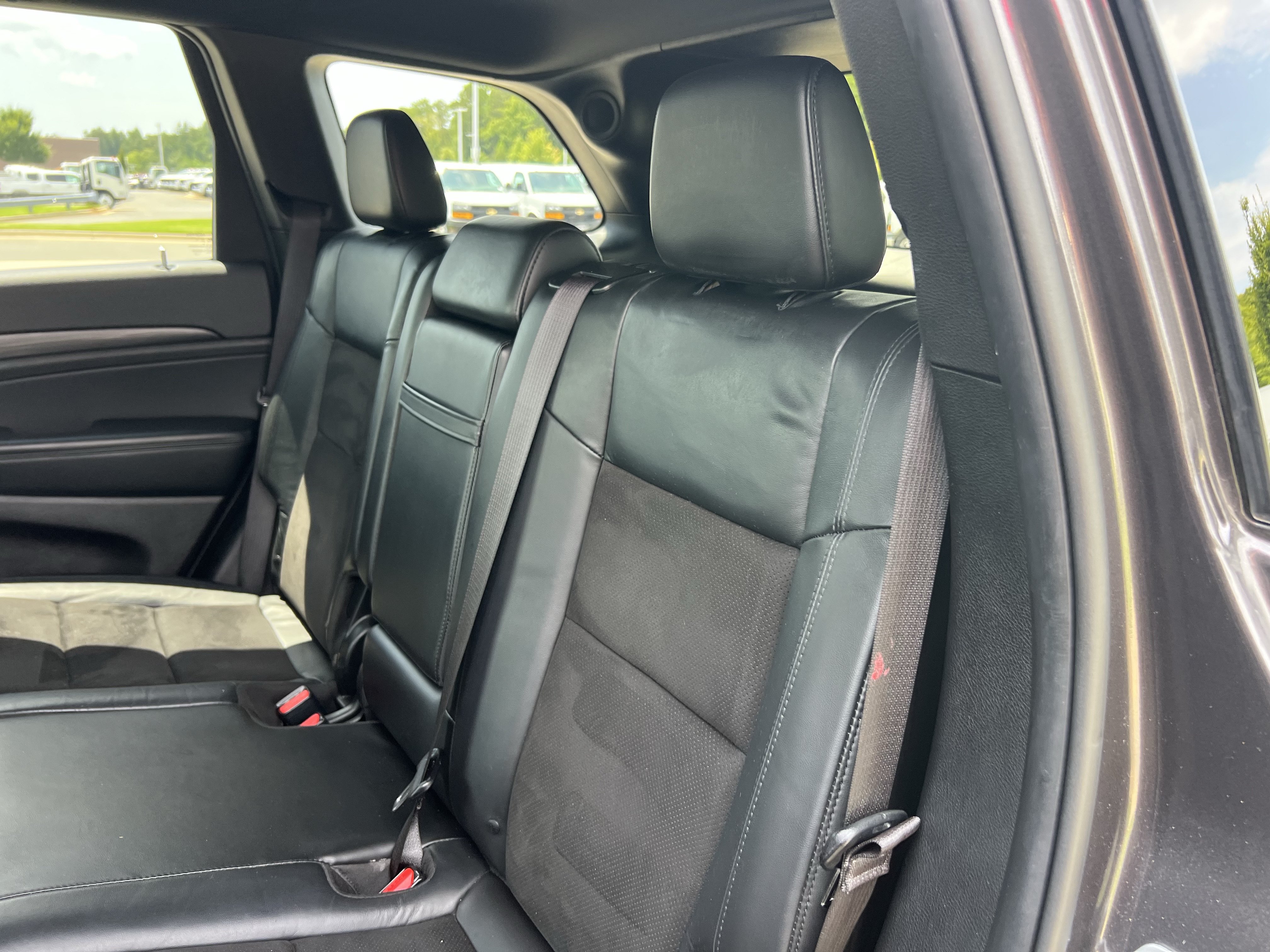 Used 2021 Jeep Grand Cherokee Laredo X AWD/4WD image 31