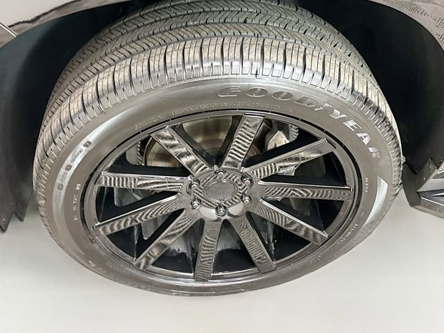 Used 2023 Cadillac Escalade Premium Luxury w/ Performance Package image 35