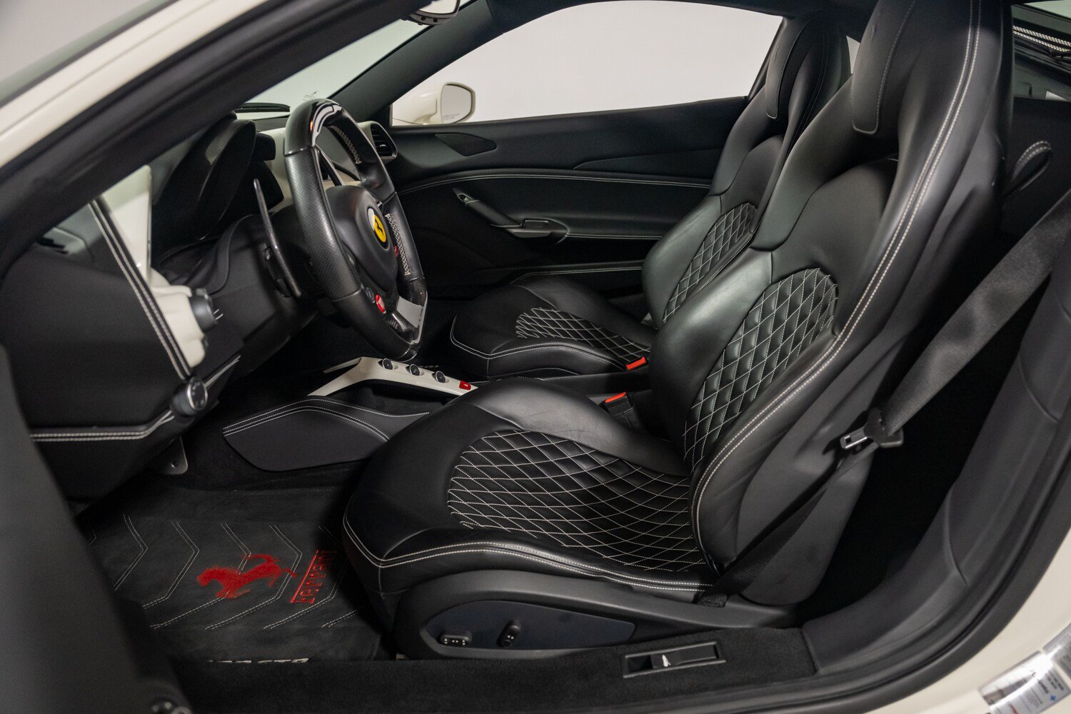 Used 2017 Ferrari 488 GTB RWD image 19