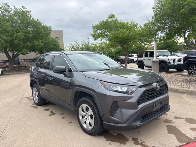 Used 2021 Toyota RAV4 LE image 3