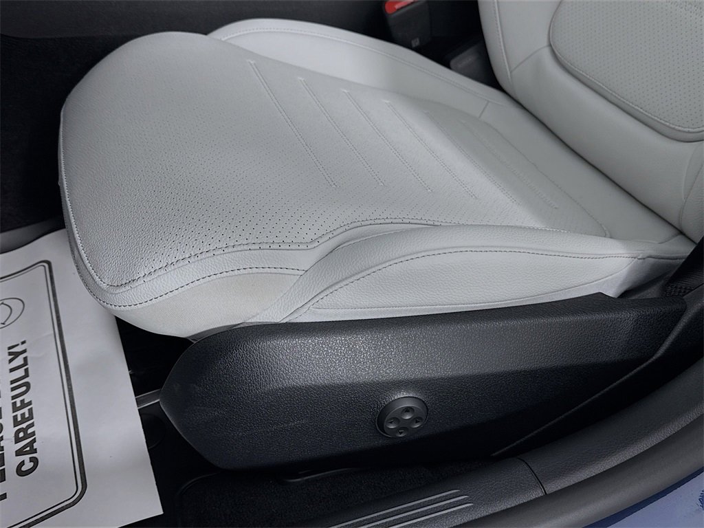 Used 2025 Mercedes-Benz C 300 4MATIC Sedan image 20