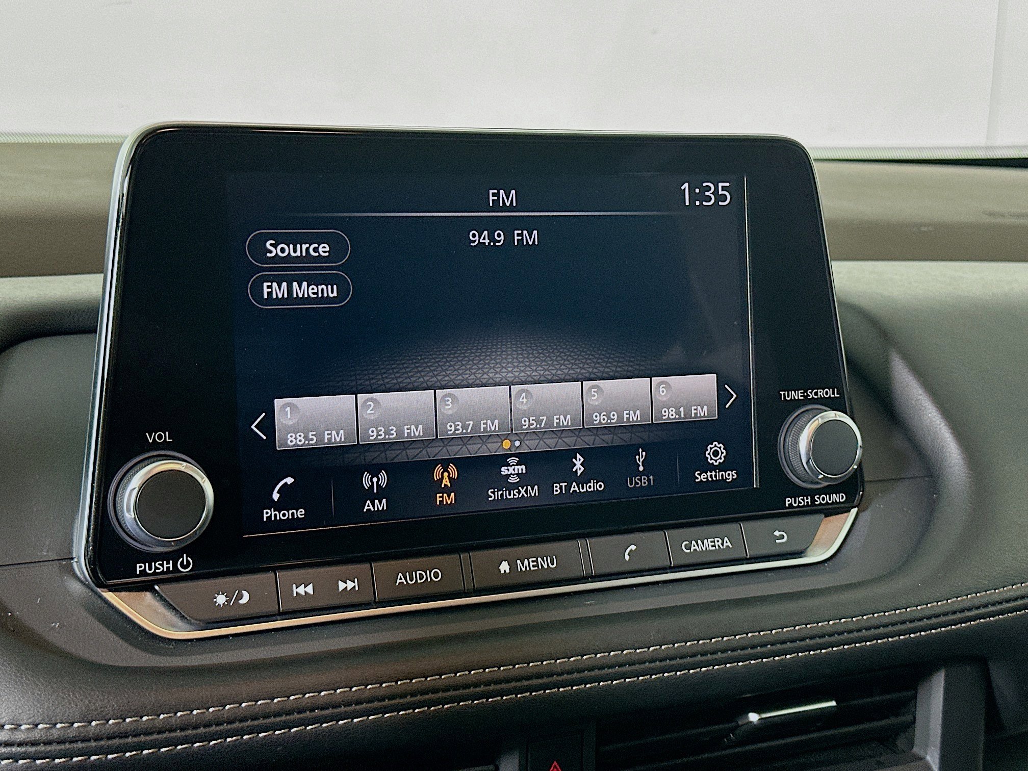 Used 2023 Nissan Rogue SV image 21