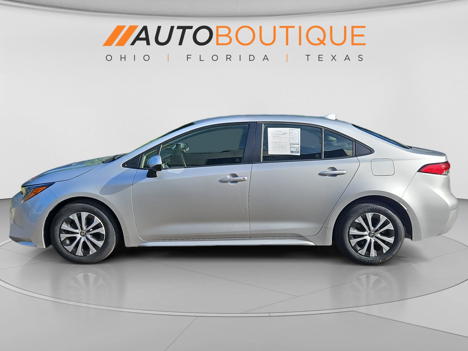 Used 2022 Toyota Corolla LE FWD image 2