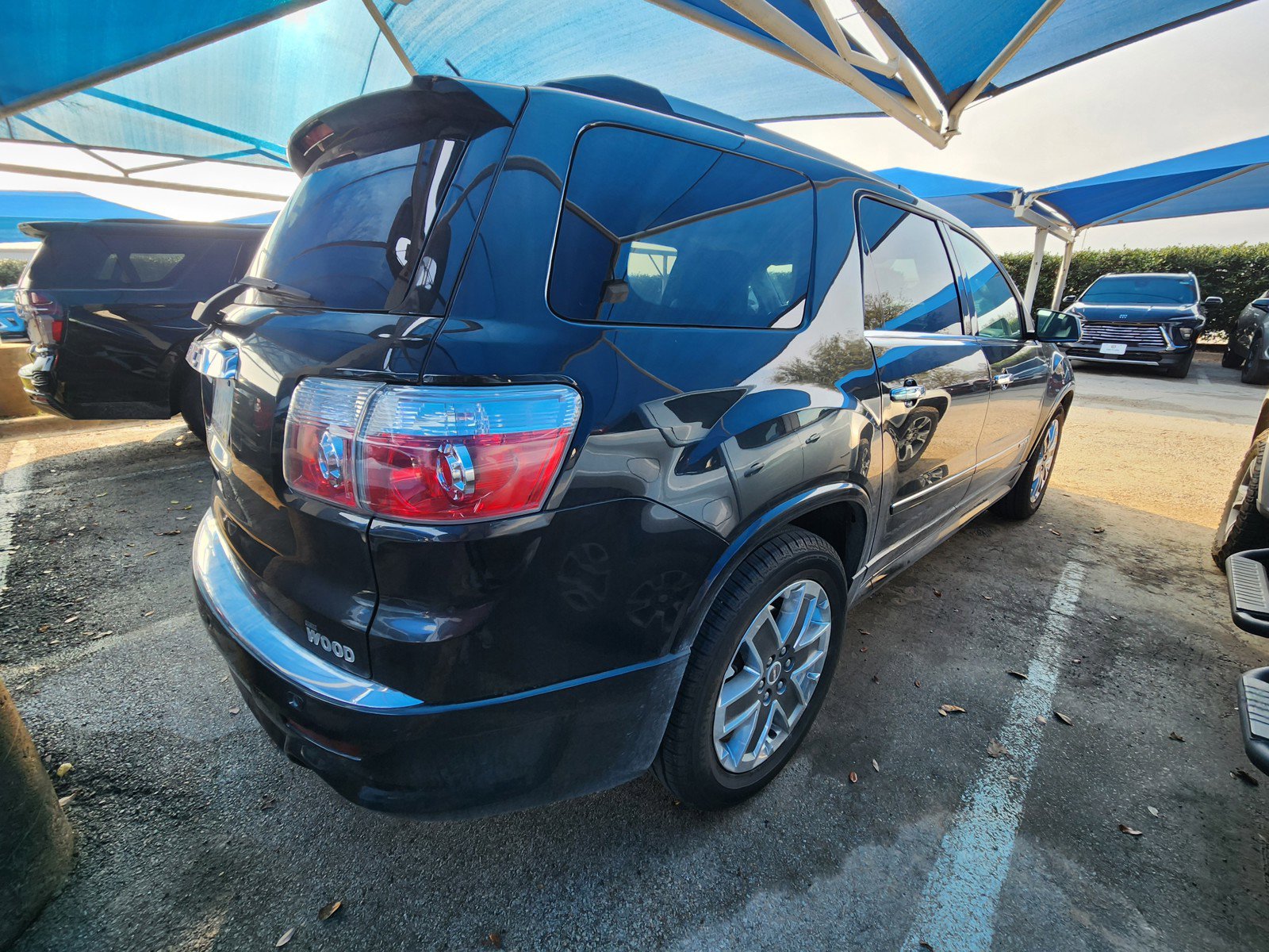 Used 2011 GMC Acadia Denali image 4