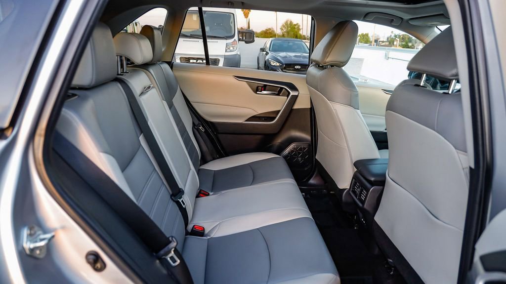 Used 2022 Toyota RAV4 XLE Premium image 20