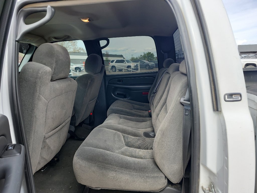 Used 2005 Chevrolet Silverado 2500 LS w/ Heavy-Duty Power Package image 14