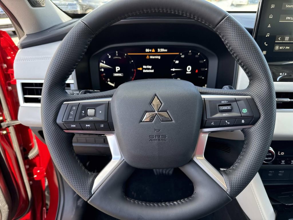 New 2025 Mitsubishi Outlander SE image 38