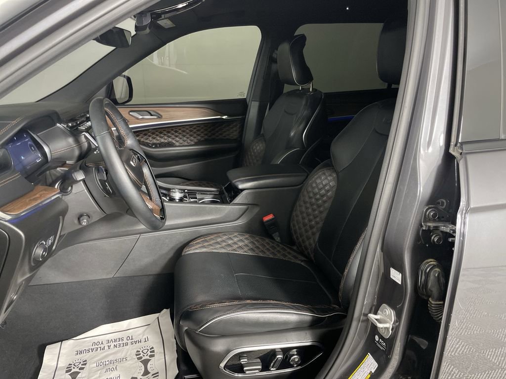 Used 2024 Jeep Grand Cherokee L Summit w/ High Altitude Package image 19